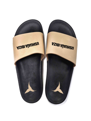 Beige flip flops with black logo.Polyurethane sole with cotton and polyester lining.Screen printing and engraving in high frecuency.