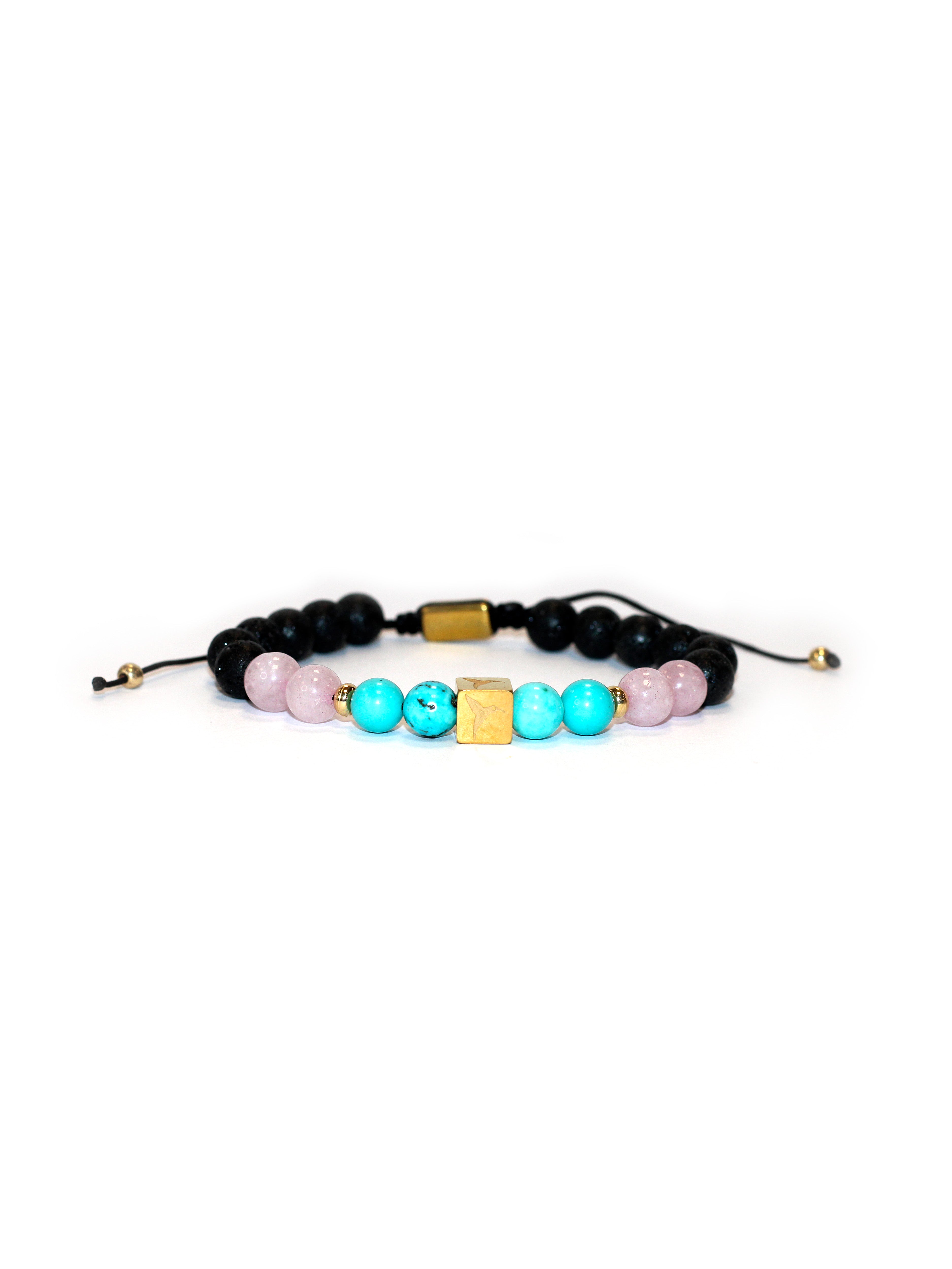 Adjustable bracelet with textile cord. Round beads in black volcanic stone, turquoise and pink, with gold metallic accents. Central cube-shaped metal piece with engraved logo. Unisex design.
COMPOSITION:
volcanic stone, natural stone, metal alloy, textile cord.
