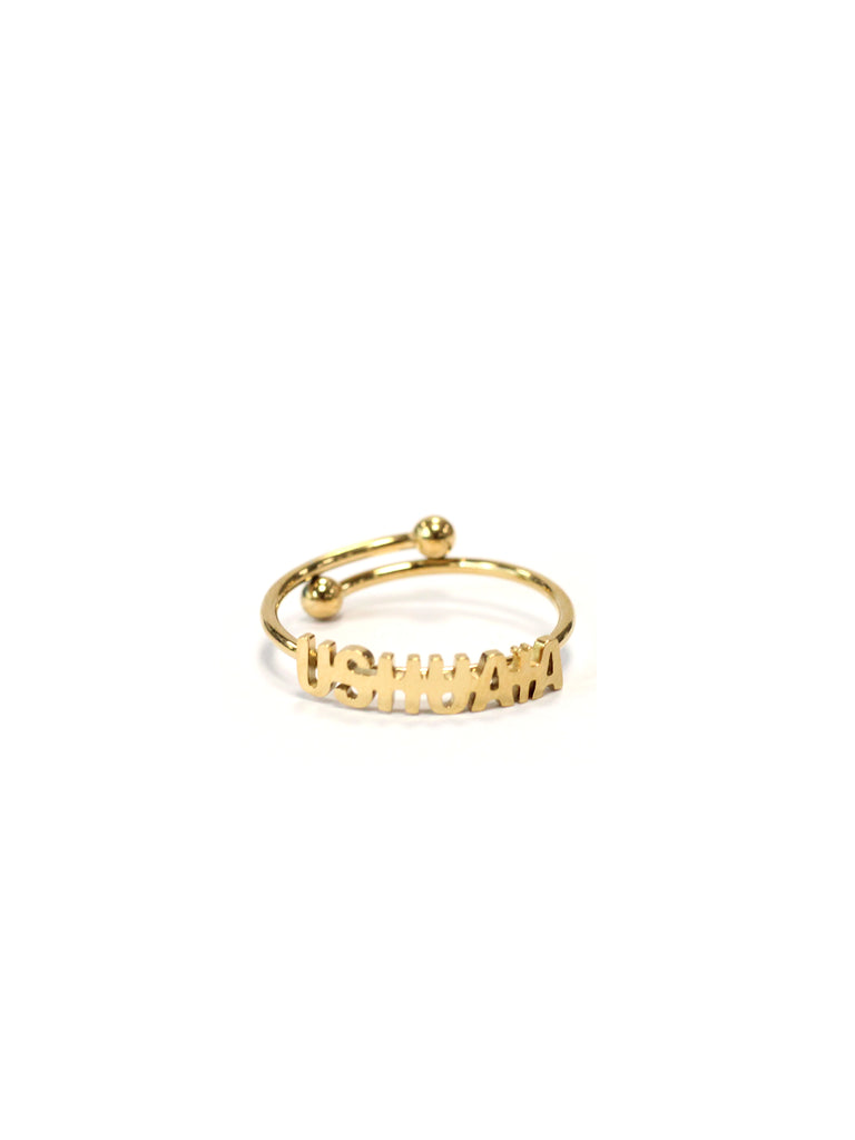 Adjustable metal ring with polished finish. Front cut-out design featuring the USHUAÏA name in capital letters. Available in two finishes: gold and silver. One size fits all.
COMPOSITION:
metal alloy.