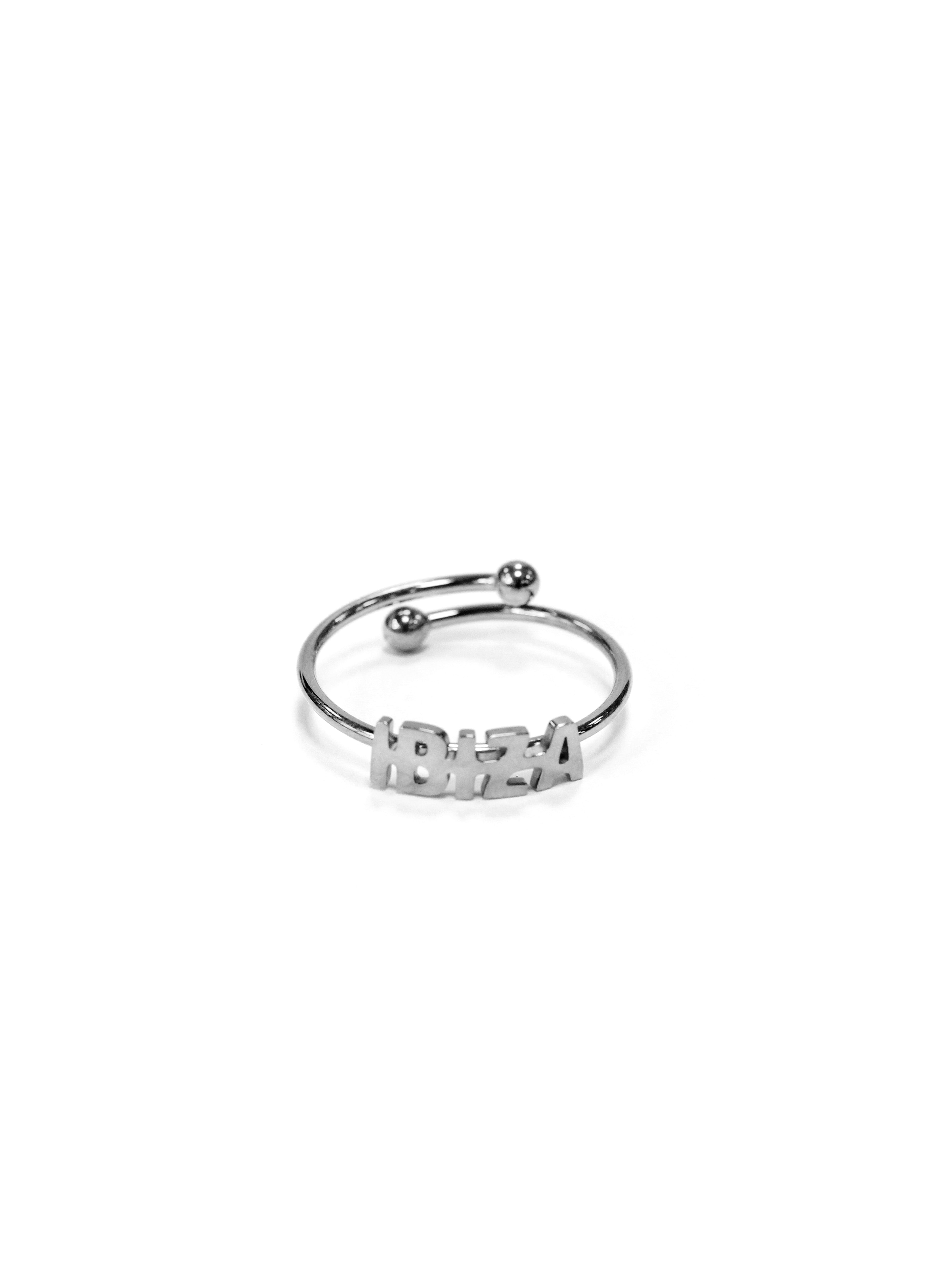 Adjustable metal ring with polished finish. Front cut-out design featuring the word IBIZA in capital letters. One size fits all.
COMPOSITION:
metal alloy.