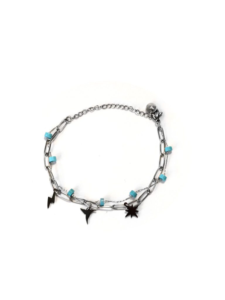 Metal chain bracelet with adjustable lobster clasp. Includes metallic charms and turquoise-colored beads. Available in silver and gold finishes.
COMPOSITION:
metal alloy, acrylic beads.