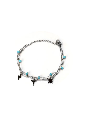 Metal chain bracelet with adjustable lobster clasp. Includes metallic charms and turquoise-colored beads. Available in silver and gold finishes.
COMPOSITION:
metal alloy, acrylic beads.