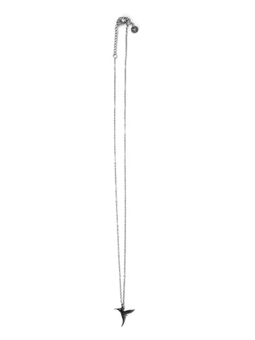 Metal chain necklace with adjustable lobster clasp. Includes Ushuaïa bird-shaped charm. Available in silver finish.
COMPOSITION:
metal alloy.