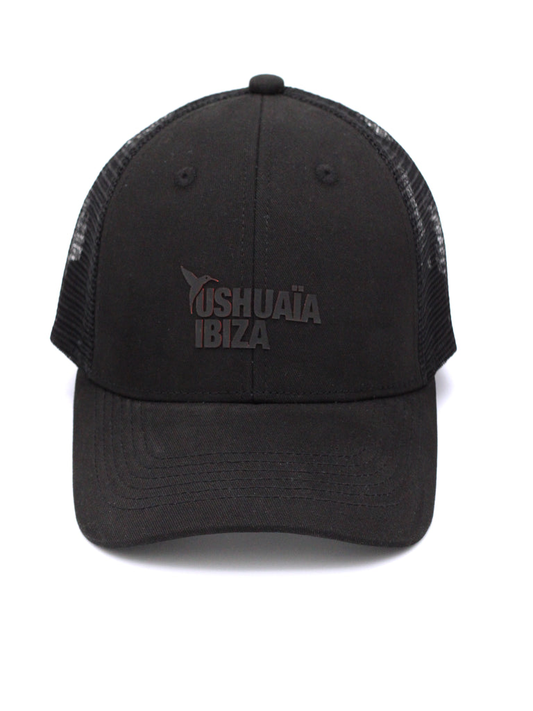 Gorra 100% algodón con detalle rejilla trasero en tejido poliéster, detalle delantero acabado rubber print negro