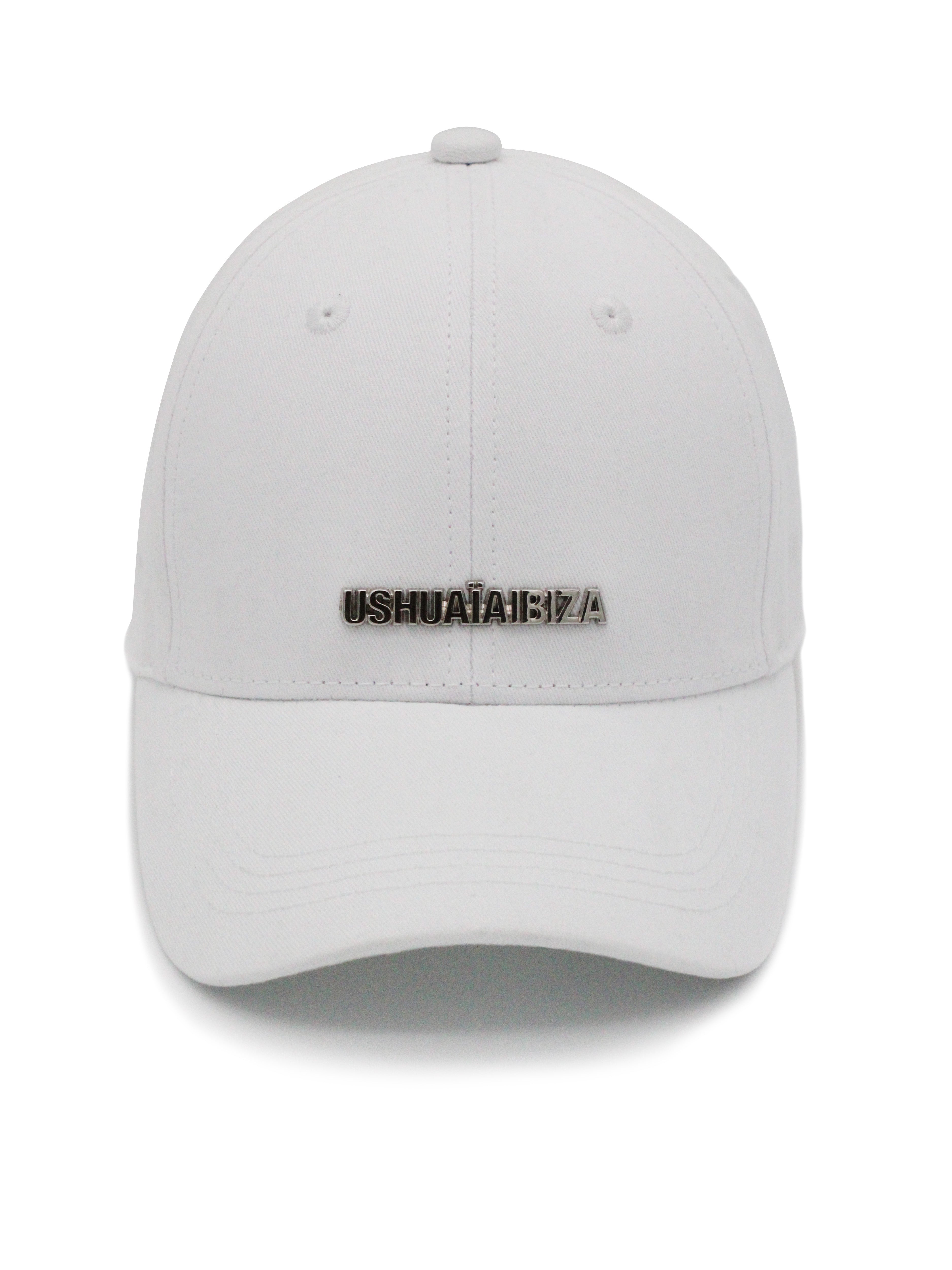 Curved visor cap in total white with Ushuaïa Ibiza logo in metallic black finish on the front. Adjustable back strap for a comfortable fit.
 