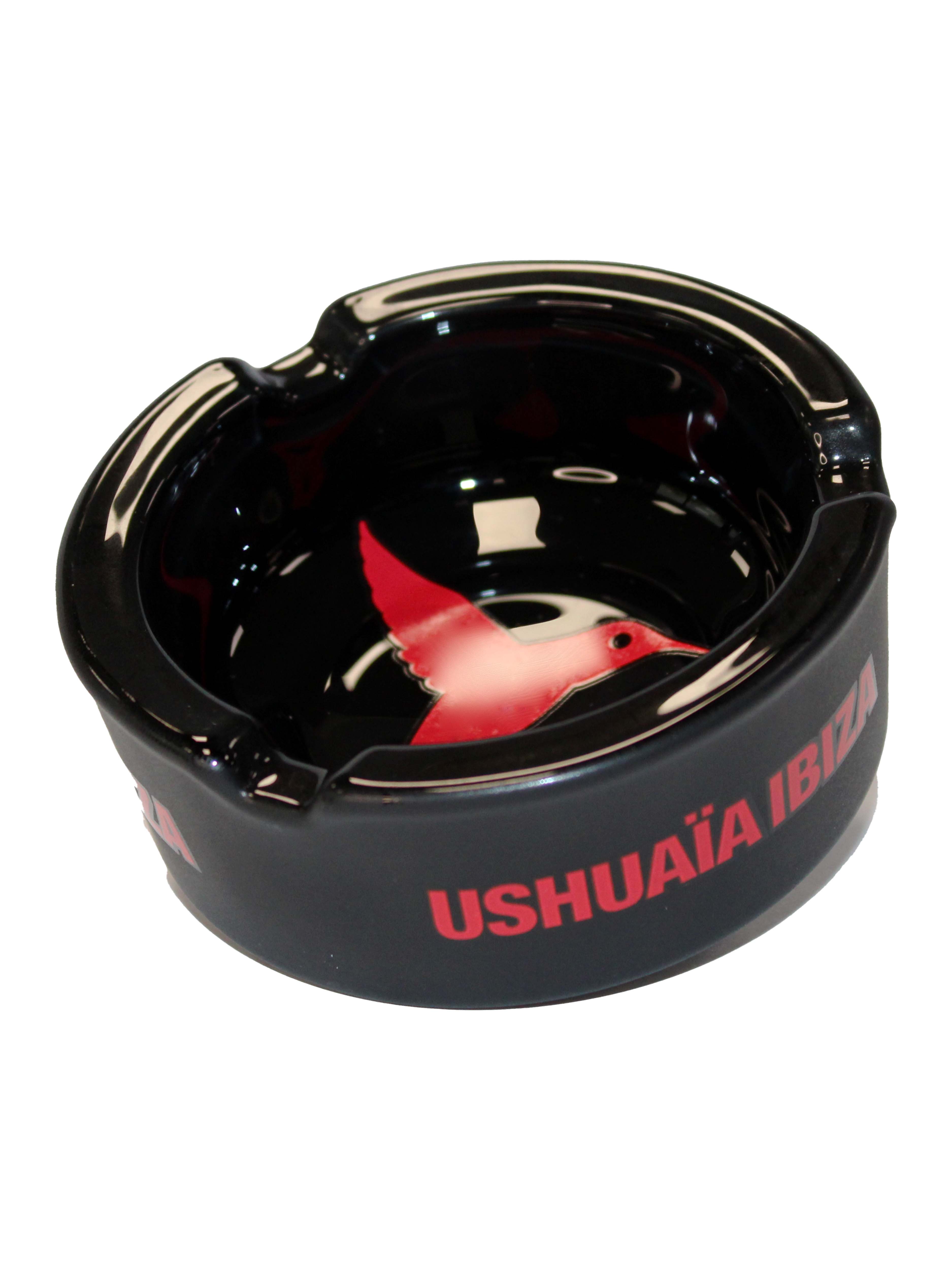 Black ceramic ashtray featuring the iconic Ushuaïa hummingbird logo in red.
Available in one size.
COMPOSITION:
high-resistance glazed ceramic.