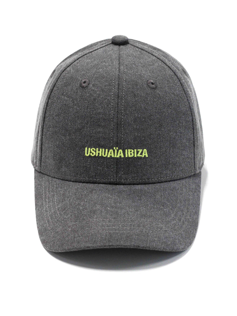 Curved visor cap in grey tone. Front embroidery “Ushuaïa Ibiza” in lime green for a striking contrast. Adjustable back strap for a comfortable fit.