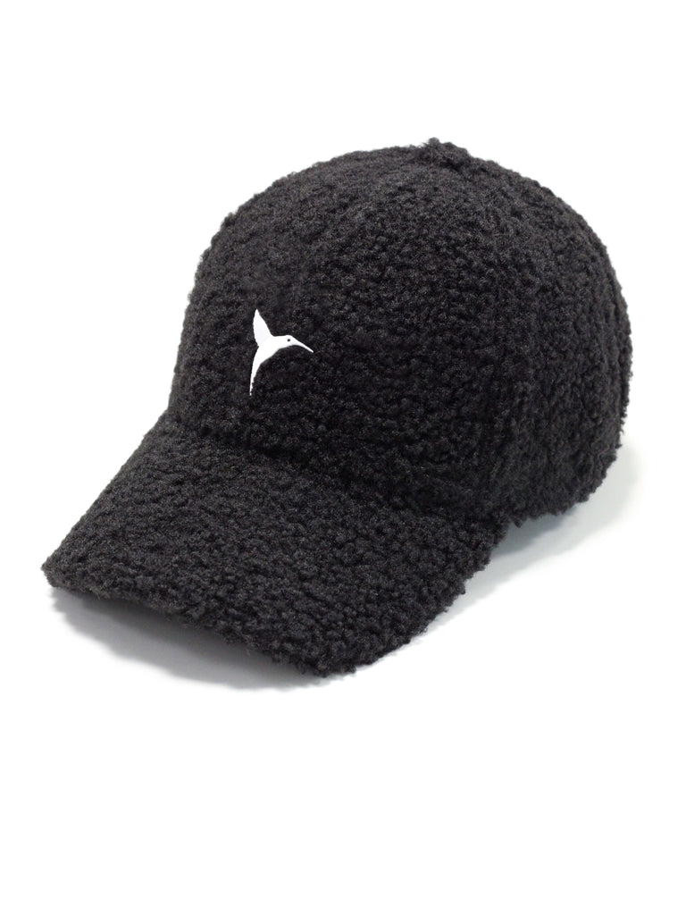 Curved visor cap with teddy-effect finish. Contrasting Ushuaïa embroidered logo on the front. Adjustable back strap for a comfortable fit.