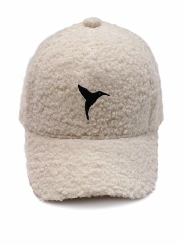 Curved visor cap with teddy-effect finish. Contrasting Ushuaïa embroidered logo on the front. Adjustable back strap for a comfortable fit.