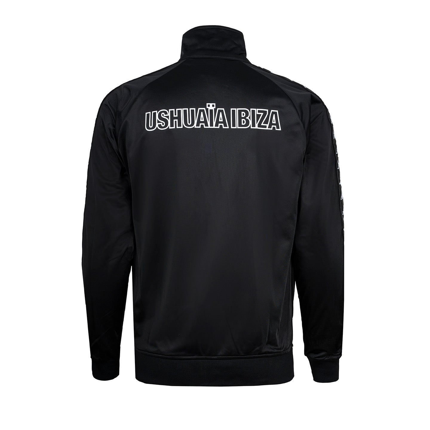 Chaqueta negra con diseño minimalista y bandas laterales de Kappa, colección Kappa x Ushuaïa.