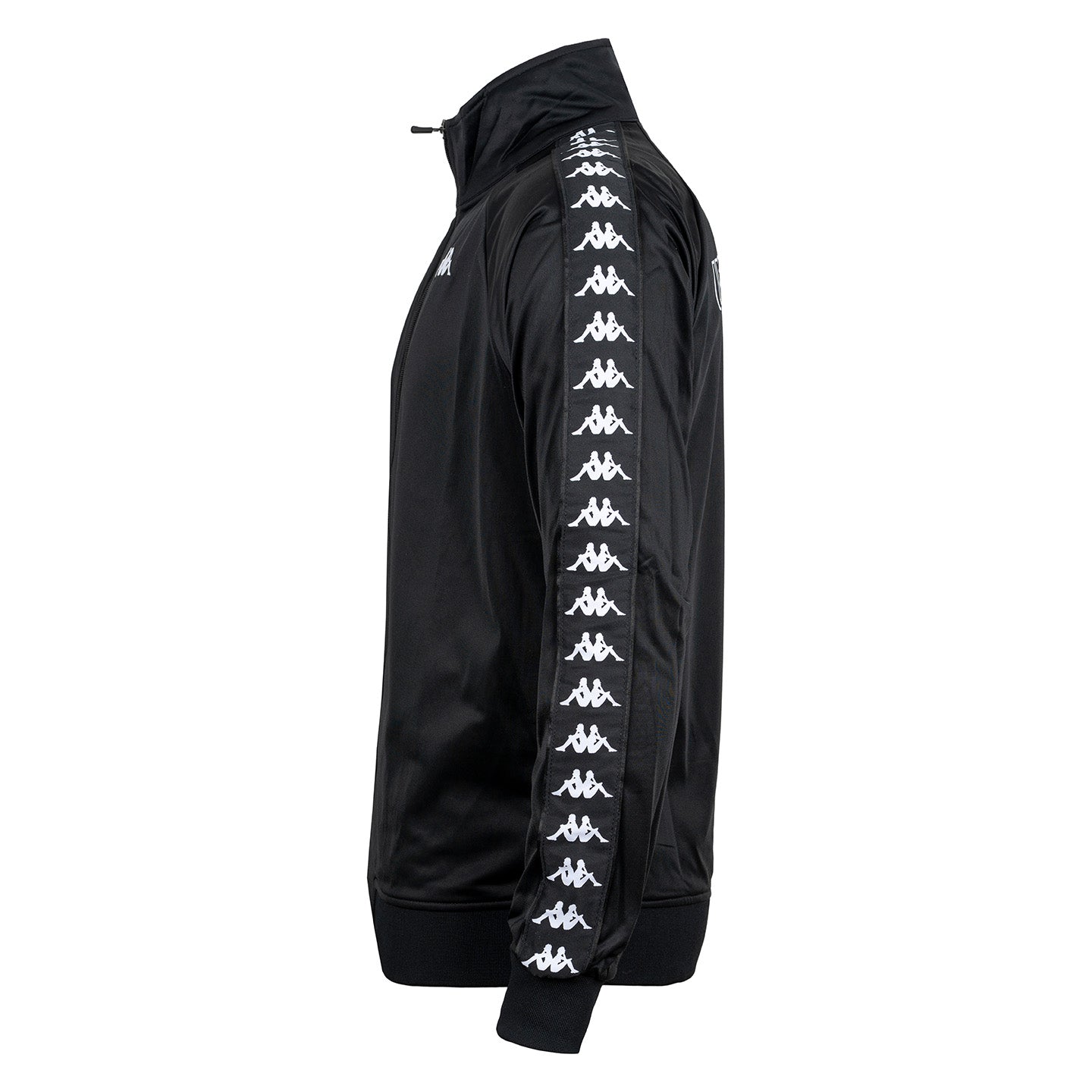 Chaqueta negra con diseño minimalista y bandas laterales de Kappa, colección Kappa x Ushuaïa.