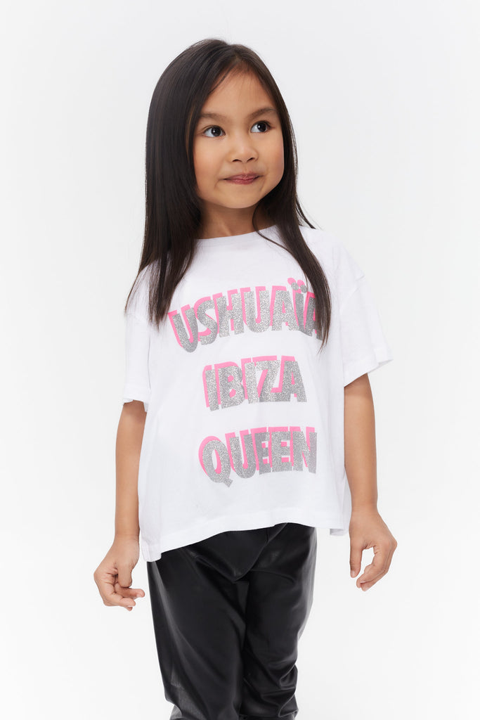 Cropped t-shirt with round neck and sleeves. Contrast combined print detail on the front with glitter.
COMPOSITION:   
50% Cotton 50% Modal 