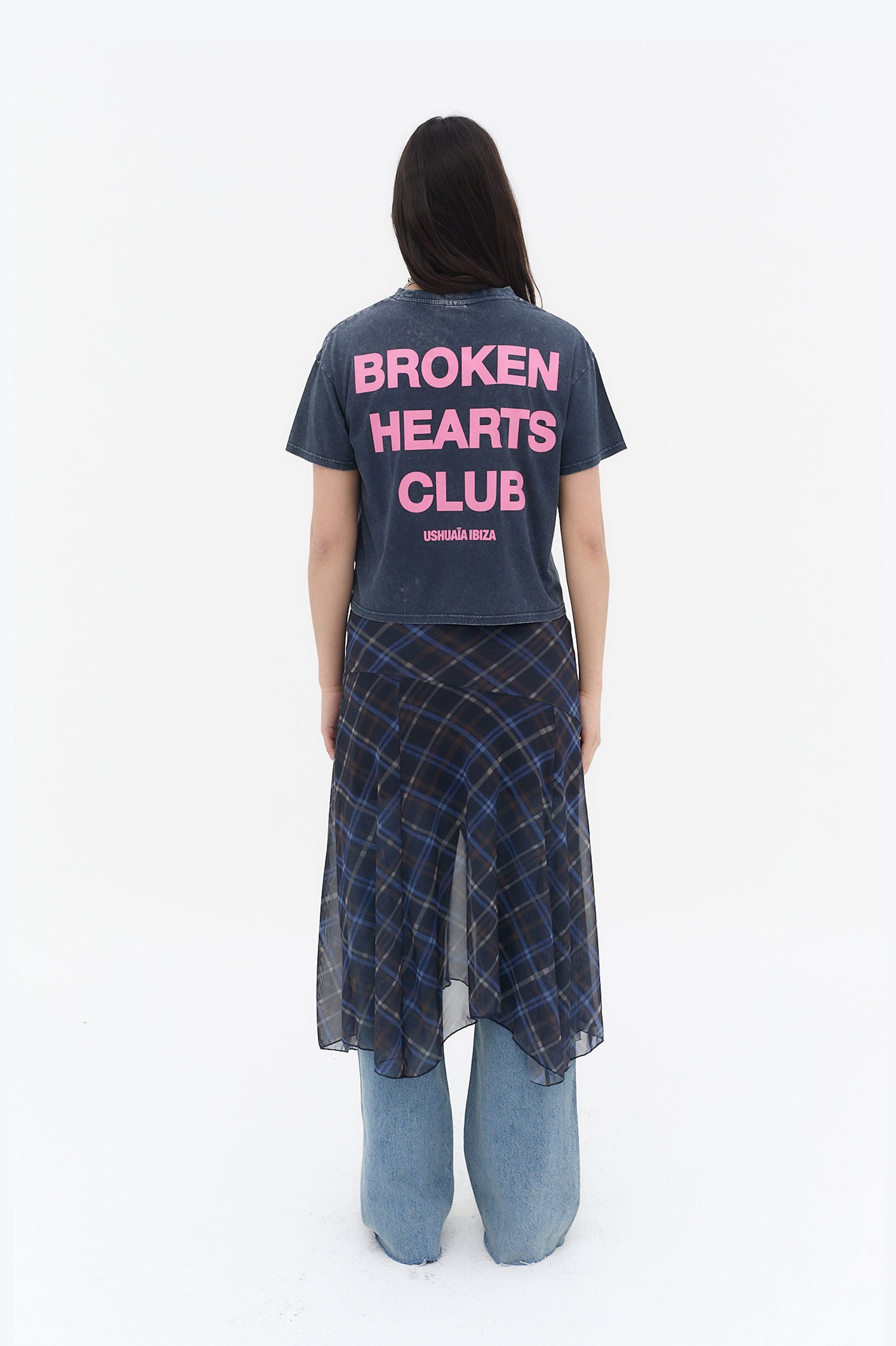 camiseta mujer negra acid wash grafico ushuaia