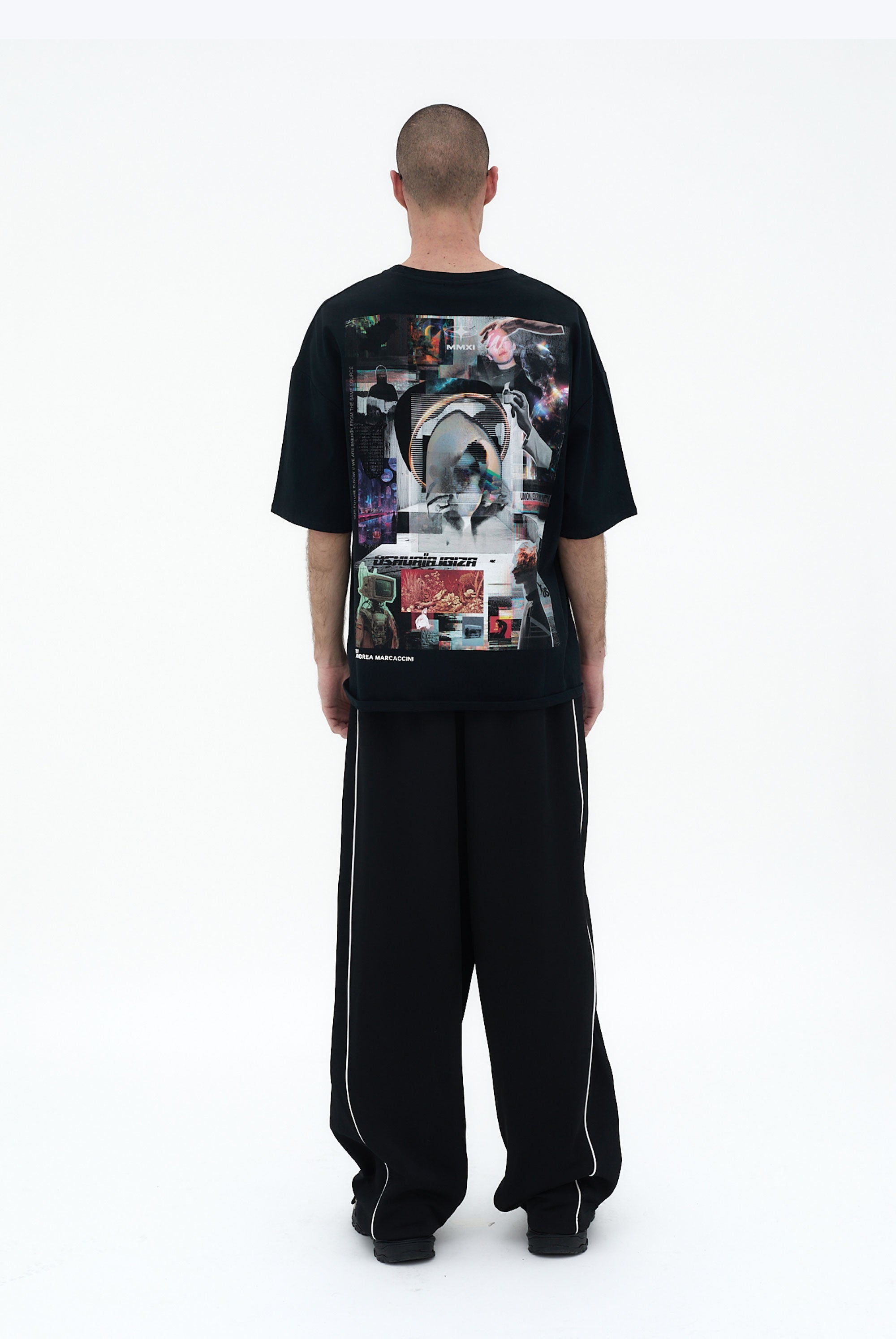 Camiseta negra super oversize Ushuaïa x Marcaccini con gráfico en la espalda
