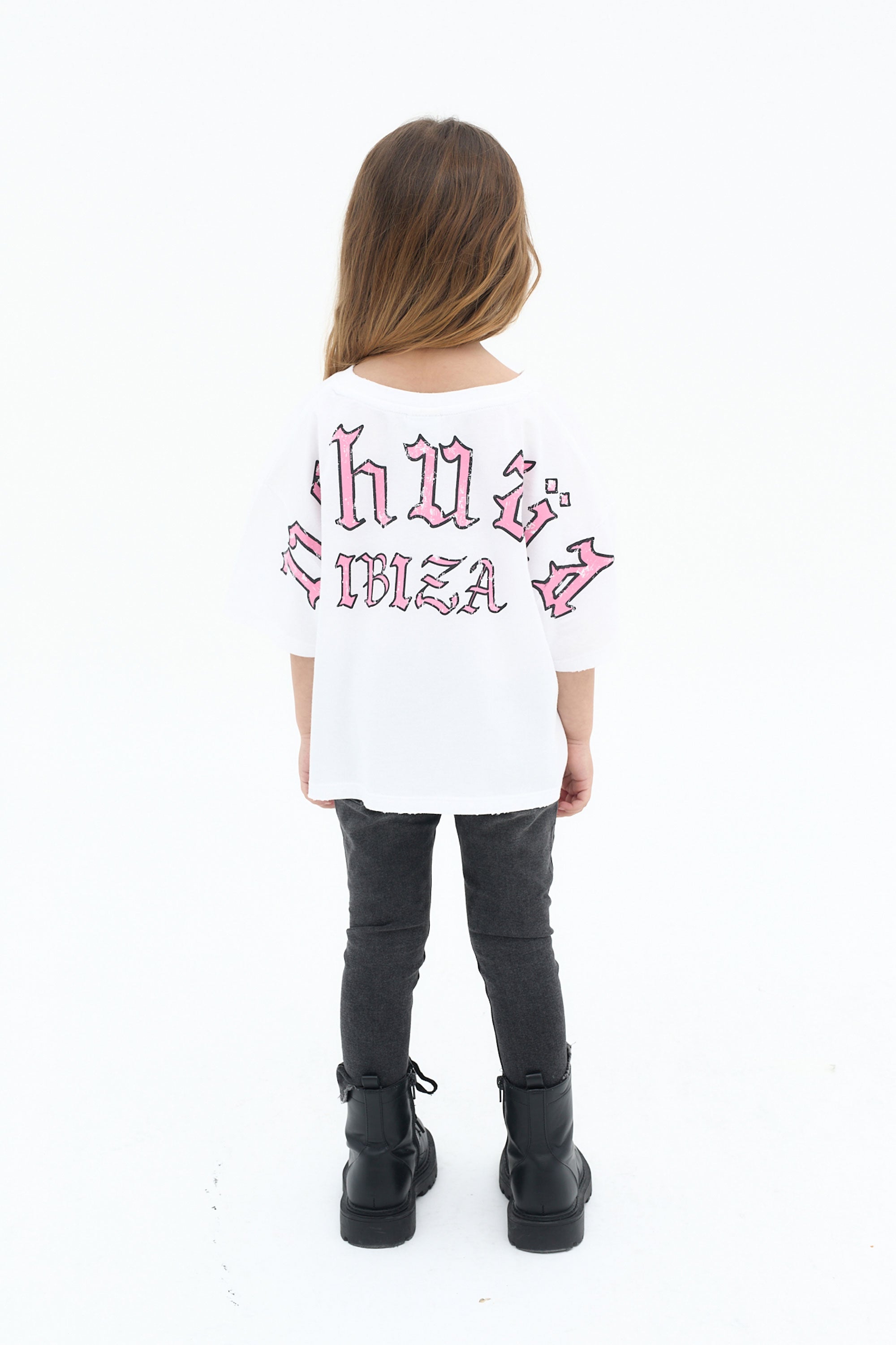camiseta niña blanca cropped logo ushuaia