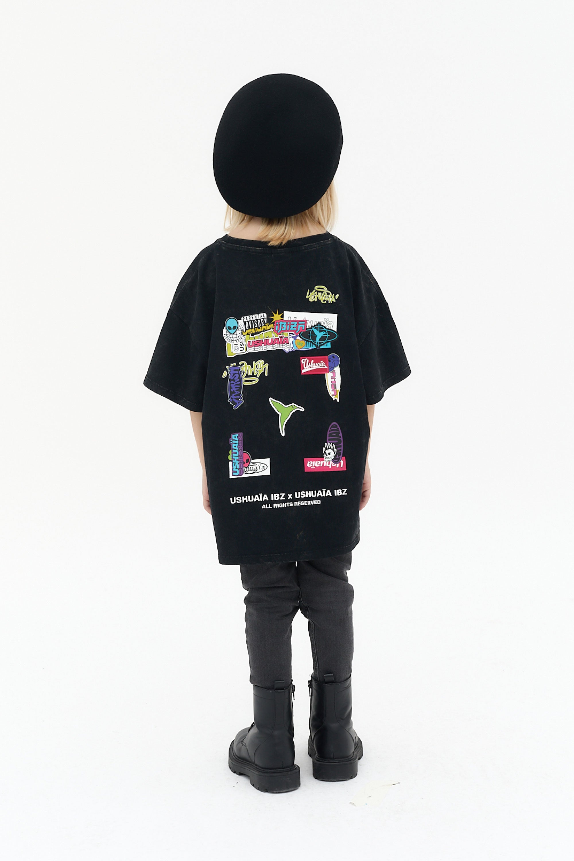 camiseta niño algodón negro acid wash logo ushuaïa