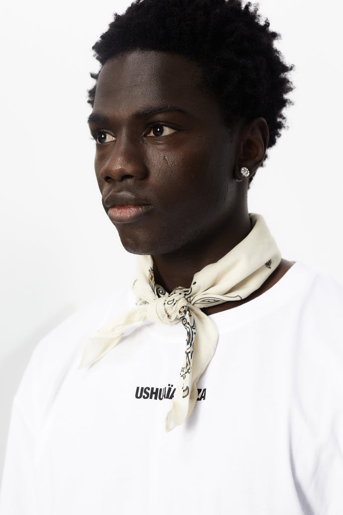 Oversized t-shirt with round neck and short sleeves. Contrast combined print detail on front and back.