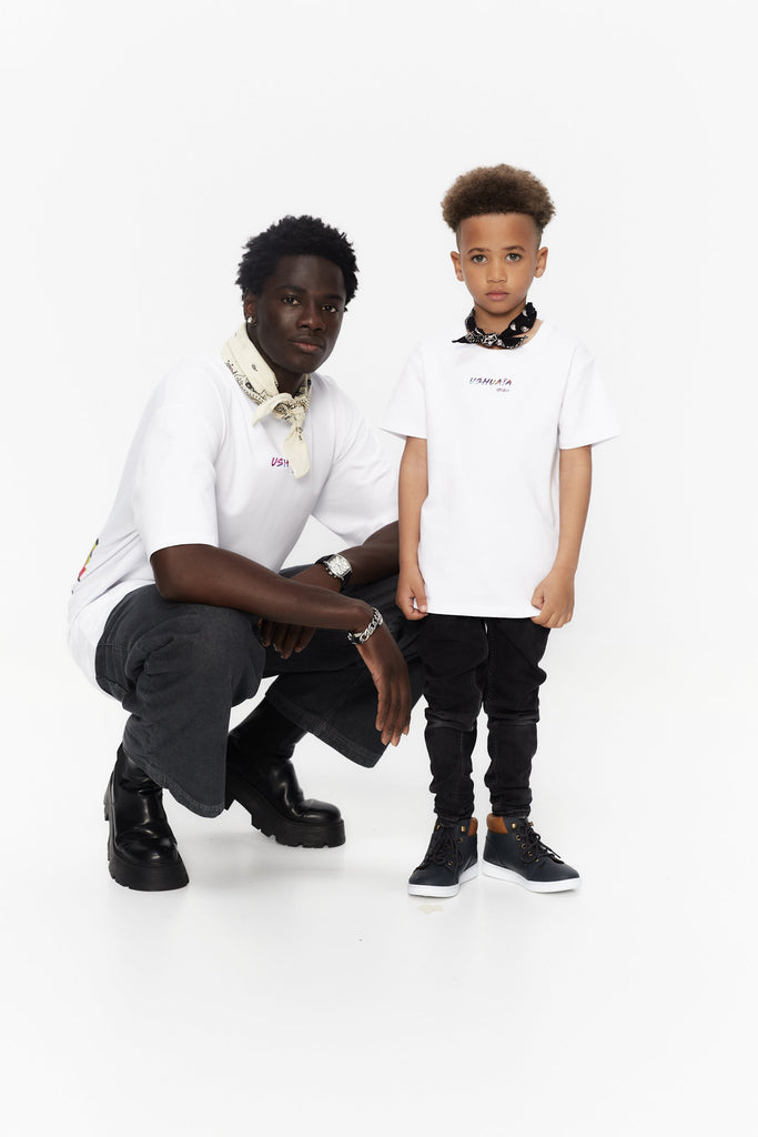 T-shirt with round neck and short sleeves. Contrast combined print detail on front and back.COMPOSITION:94% Cotton 6% Elastane