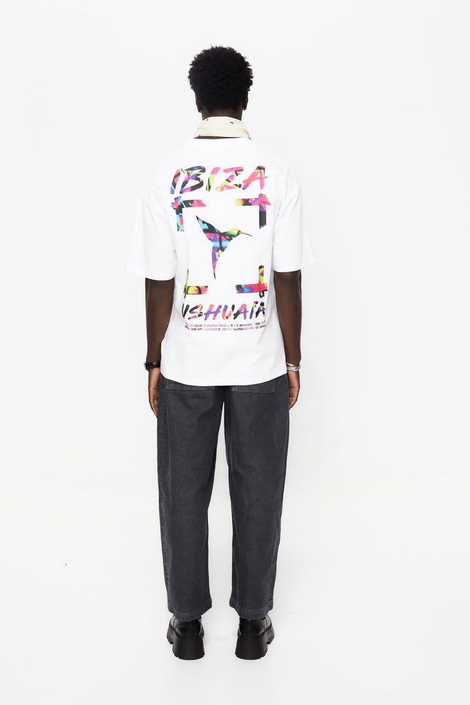 Oversized t-shirt with round neck and short sleeves.Contrast combined print detail on front and back.