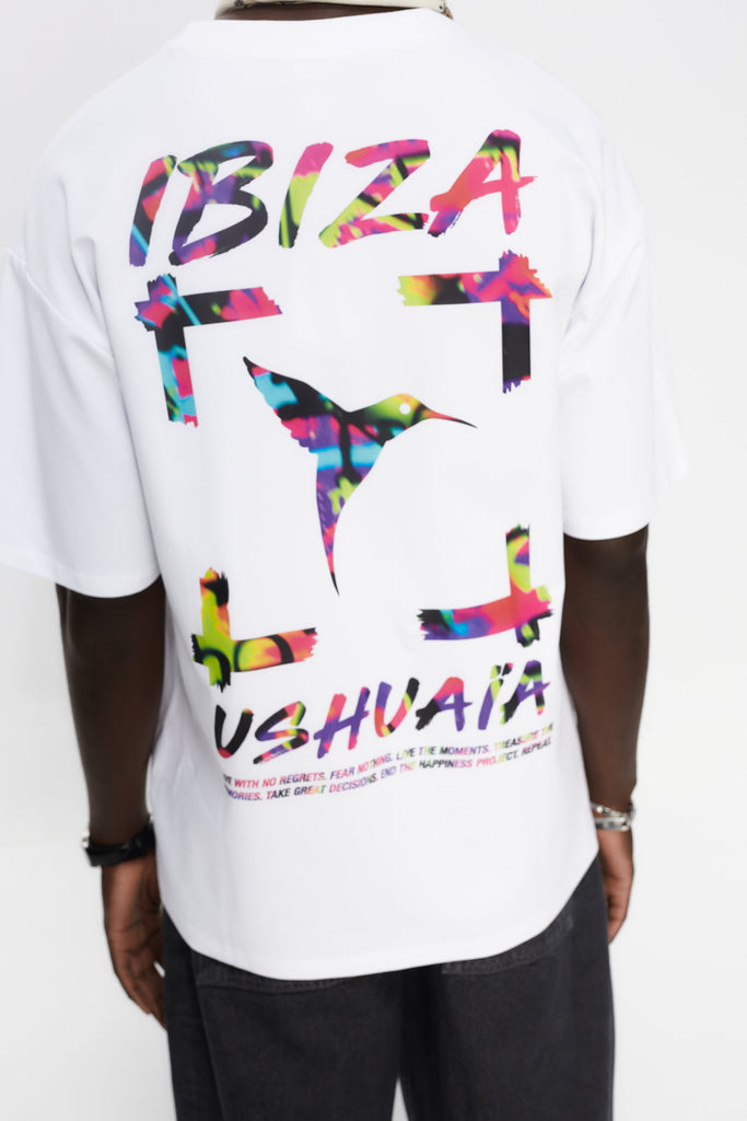 Oversized t-shirt with round neck and short sleeves.Contrast combined print detail on front and back.