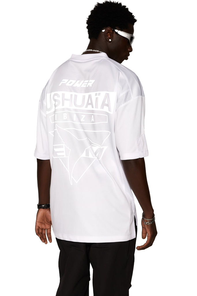 Combined rugby style t-shirt made of technical fabric and mesh, light and breathable. V-neck and short sleeves. Combined reflective print detail on front and back. 