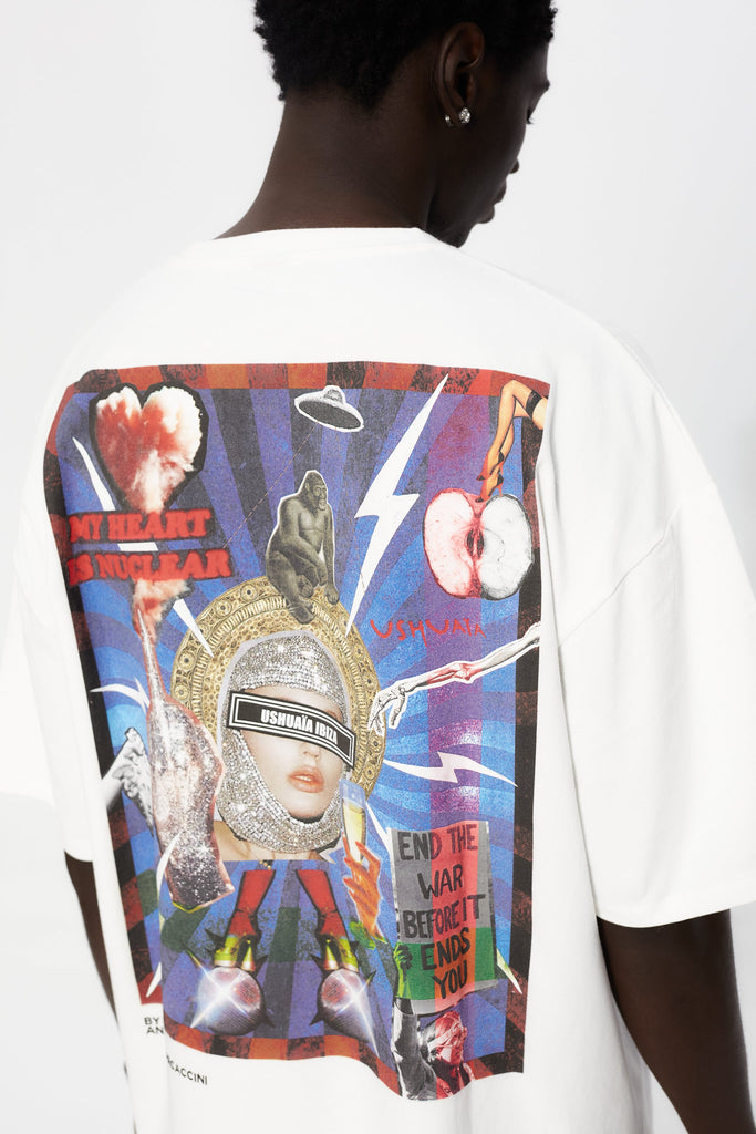 Oversize plus t-shirt with round neck and short sleeves. Contrast combined print detail on front and back.
USHUAÏA x ANDREA MARCACCINI