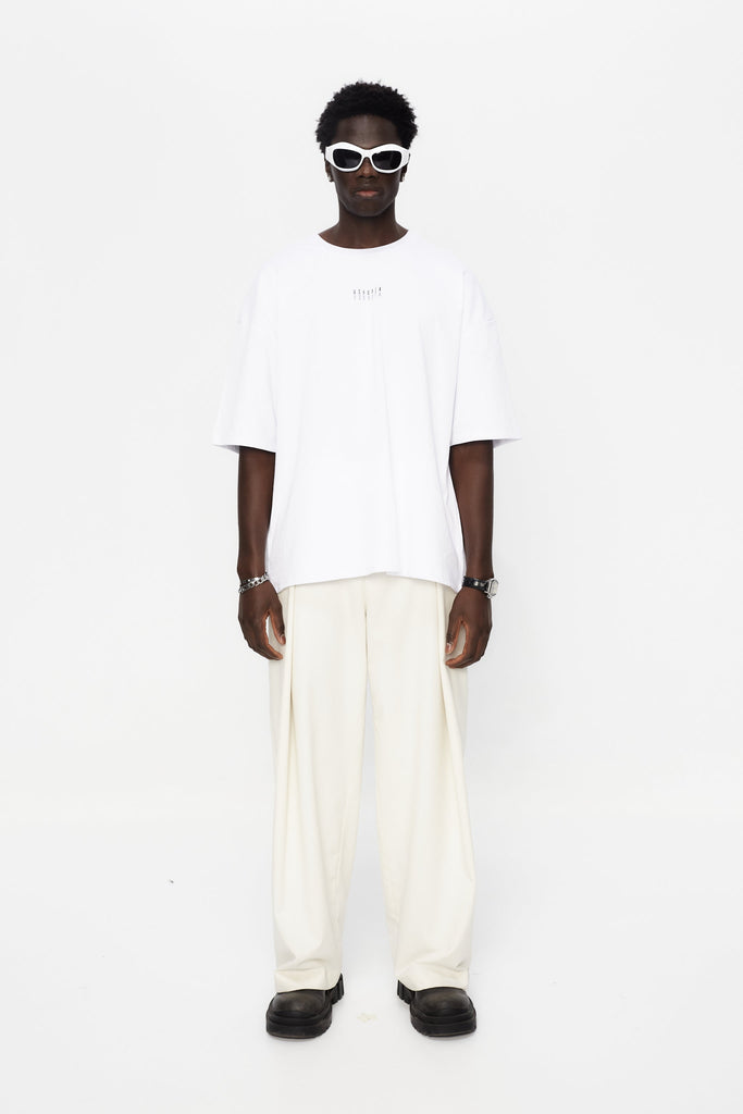 Oversize plus t-shirt with round neck and short sleeves.  Contrast combined print detail on front and back.
LIMITED EDITION 