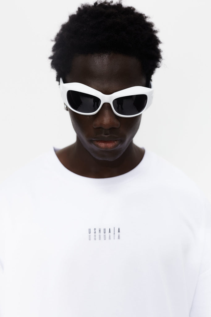 Oversize plus t-shirt with round neck and short sleeves.  Contrast combined print detail on front and back.
LIMITED EDITION 