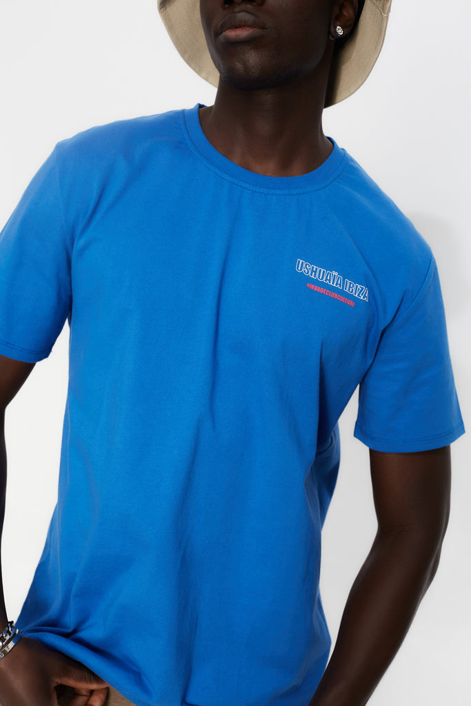 Regular fit T-shirt with round neck and short sleeves, washed with a fade-out effect. Contrasting combined print detail on the front and back.