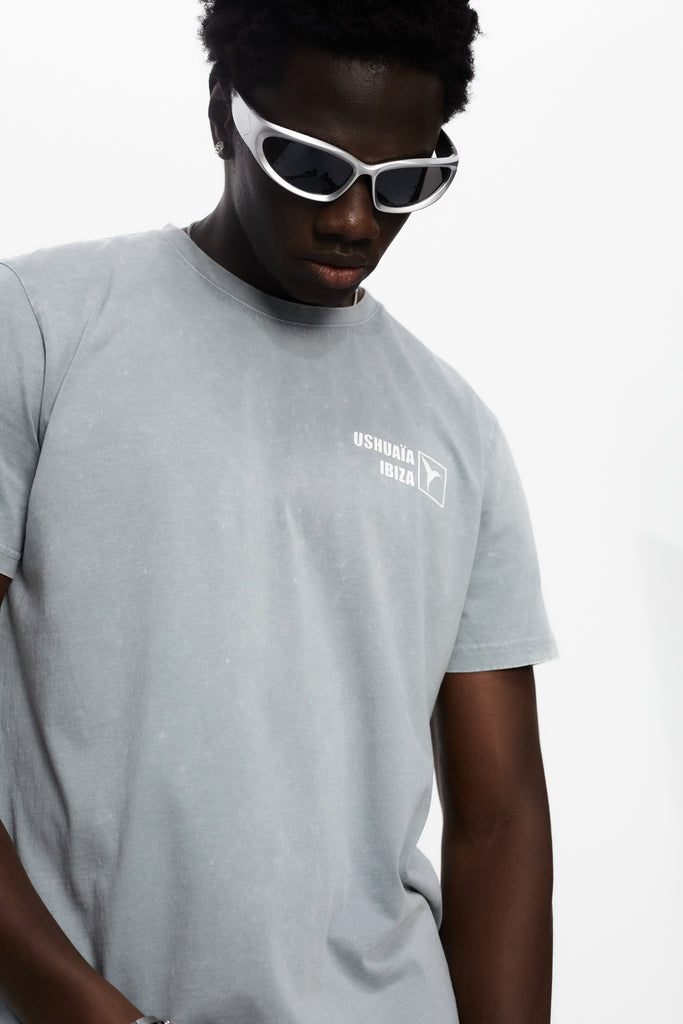 Regular fit t-shirt with round neck and washed short sleeves with fade out effect. Contrast combined print detail on front and back.