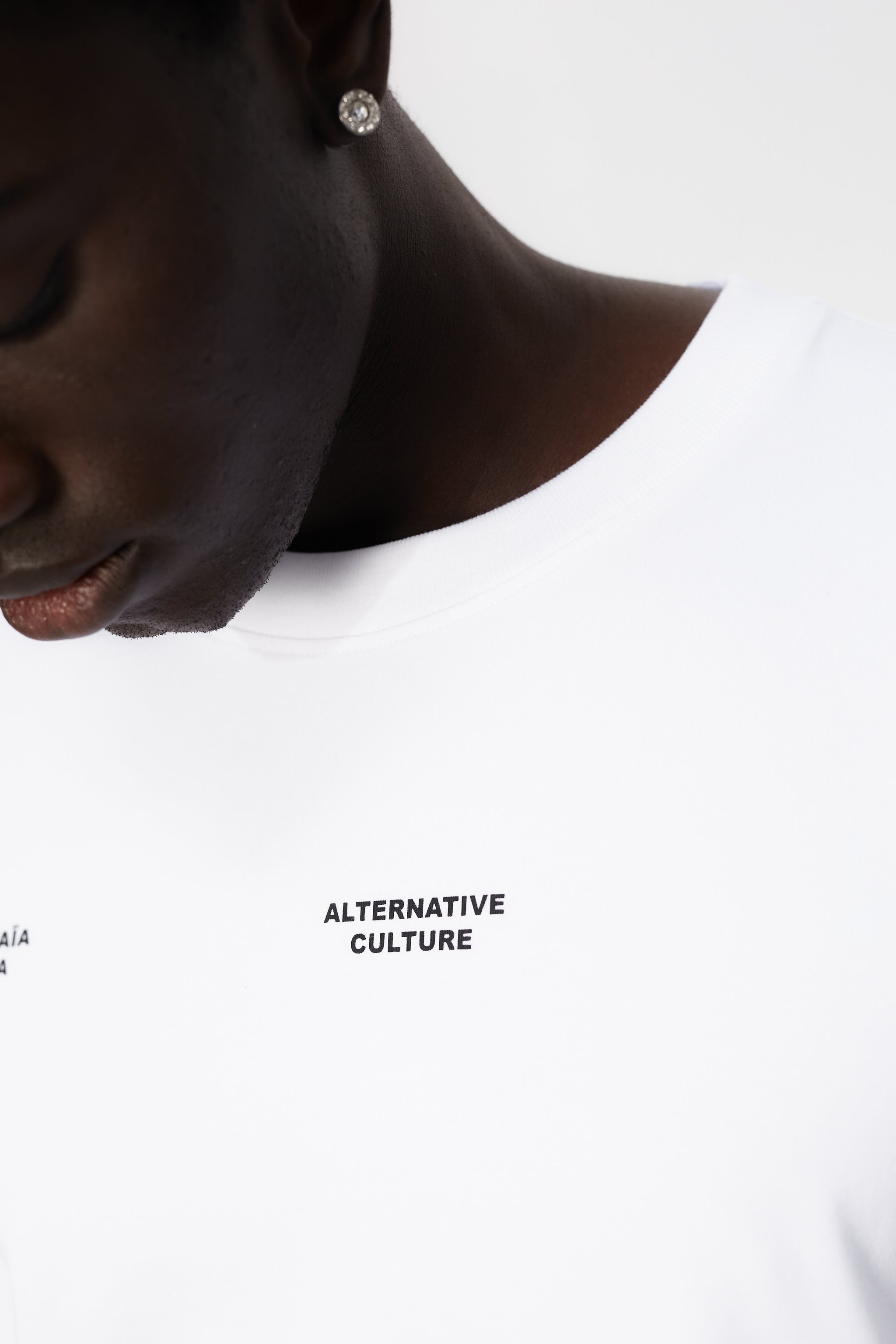 Oversized t-shirt with round neck and short sleeves. Contrast combined print detail on front and back