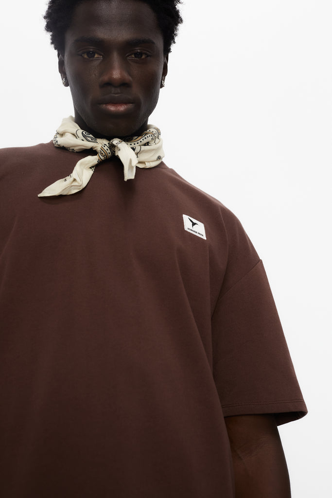 Oversized t-shirt with round neck and short sleeves. Patch detail on the front combined with contrast with print on the back.
LIMITED EDITION