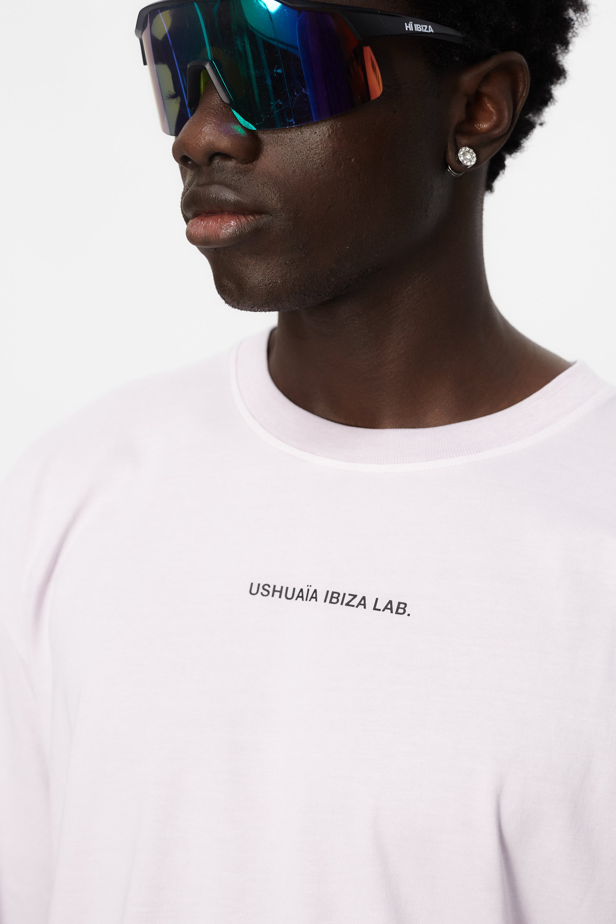 Oversized t-shirt with round neck and short sleeves. Contrast combined print detail on front and back.