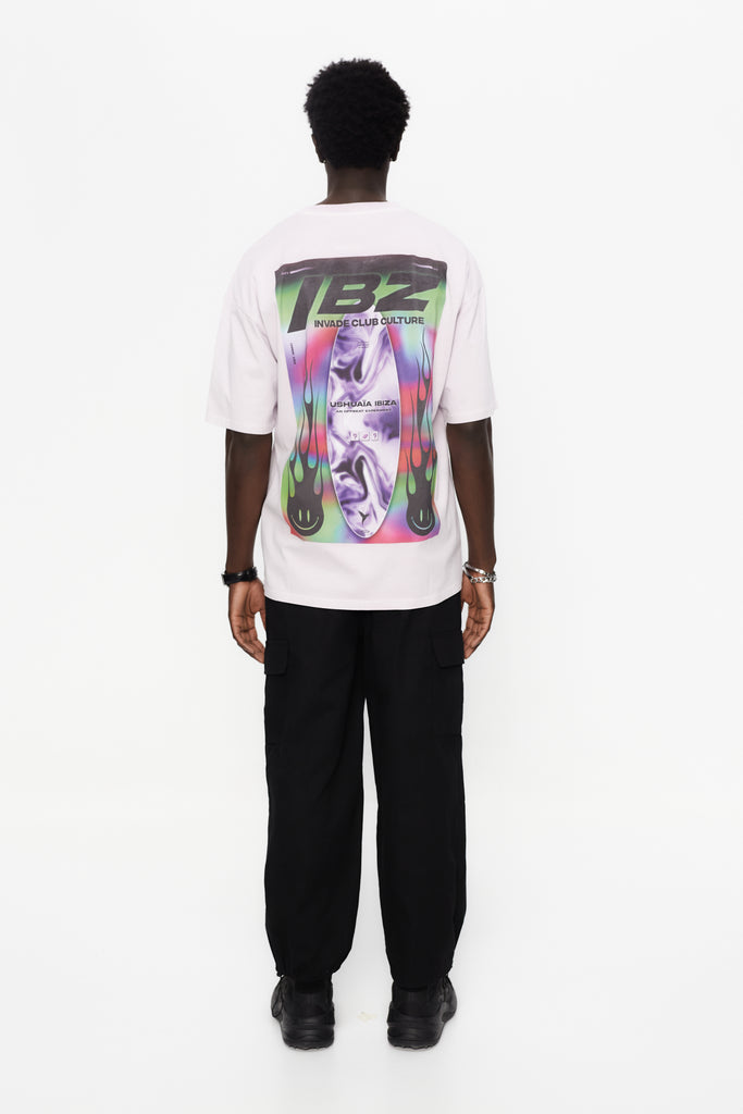 Oversized t-shirt with round neck and short sleeves. Contrast combined print detail on front and back.