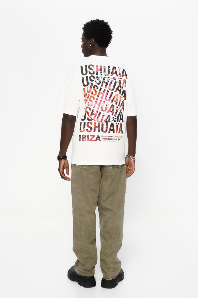 Oversized t-shirt with round neck and short sleeves. Contrast combined print detail on front and back