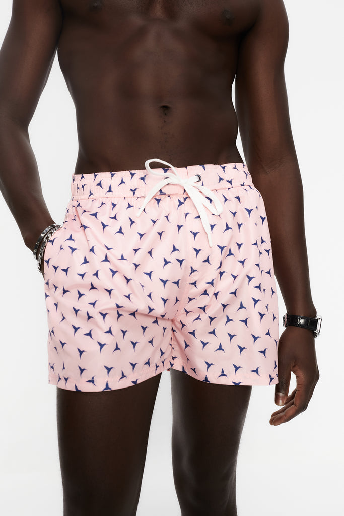 Swimsuit made of technical fabric. Adjustable elastic waistband with drawstring. Side pockets, rubberized application detail on the front and patch pocket on the back. Inner lining.