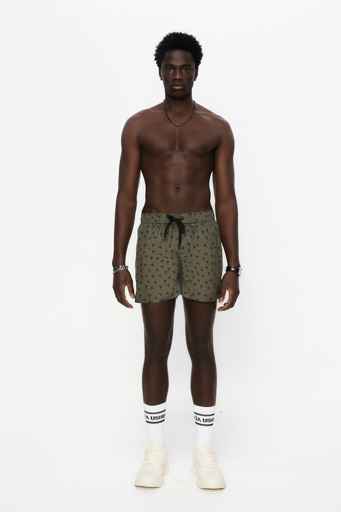 Swimsuit made of technical fabric. Adjustable elastic waistband with drawstring. Side pockets, rubberized application detail on the front and patch pocket on the back. Inner lining