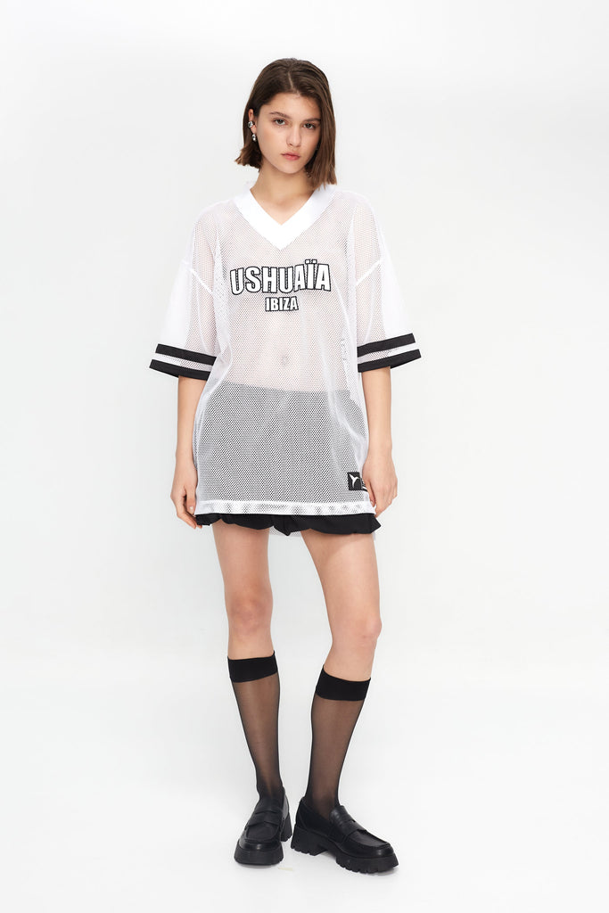 Rugby-inspired oversized T-shirt with jacquard detail for a bold streetwear look. Perfect for Ibiza summer vibes. Shop the trend now!