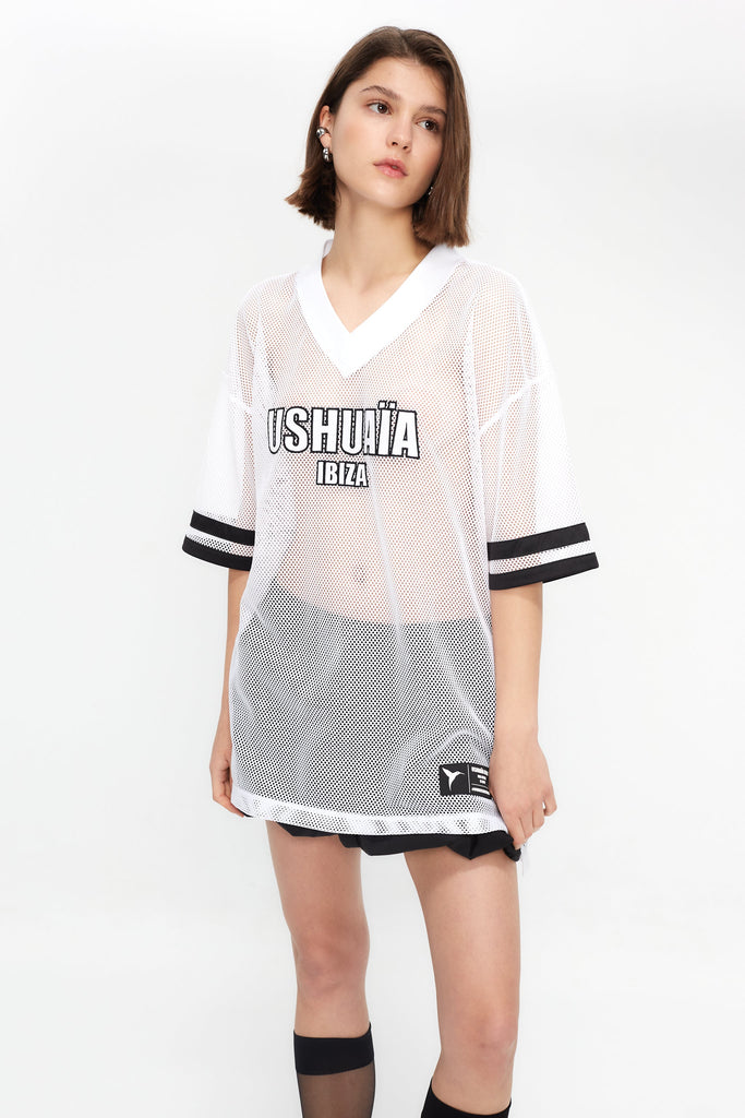 Rugby-inspired oversized T-shirt with jacquard detail for a bold streetwear look. Perfect for Ibiza summer vibes. Shop the trend now!