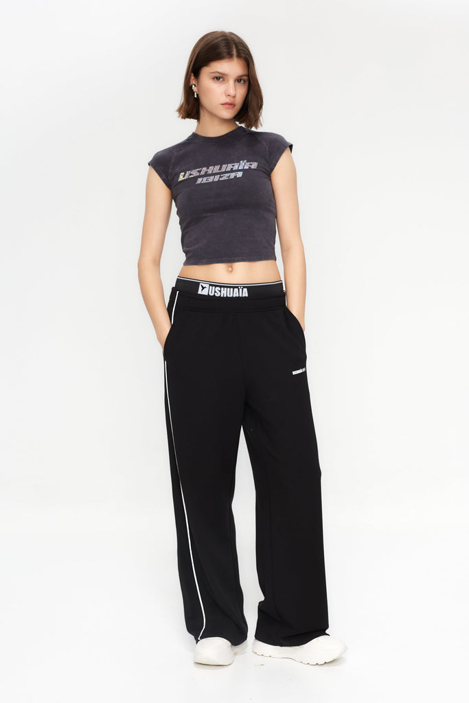 Washed-effect T-shirt with rhinestone detail for a chic Ibiza vibe. Perfect for day-to-night looks. Shop your style now!