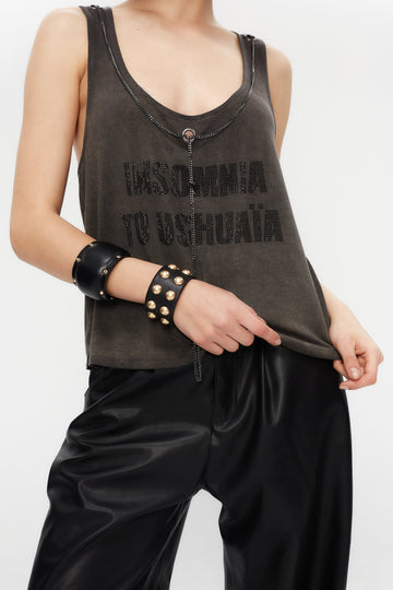 Tank top with round neck and armhole sleeves dirty wash effect. Contrast rhinestone print on front and back. Chain detail on the front