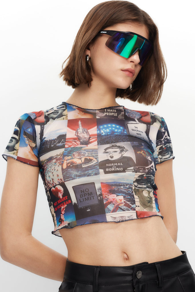 Cropped T-shirt with round neck and short sleeves made of printed mesh fabric.  
 