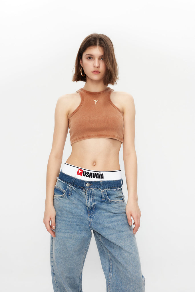 Rib tank top with round neckline and fade out effect sleeve. Embroidery detail on the front. 