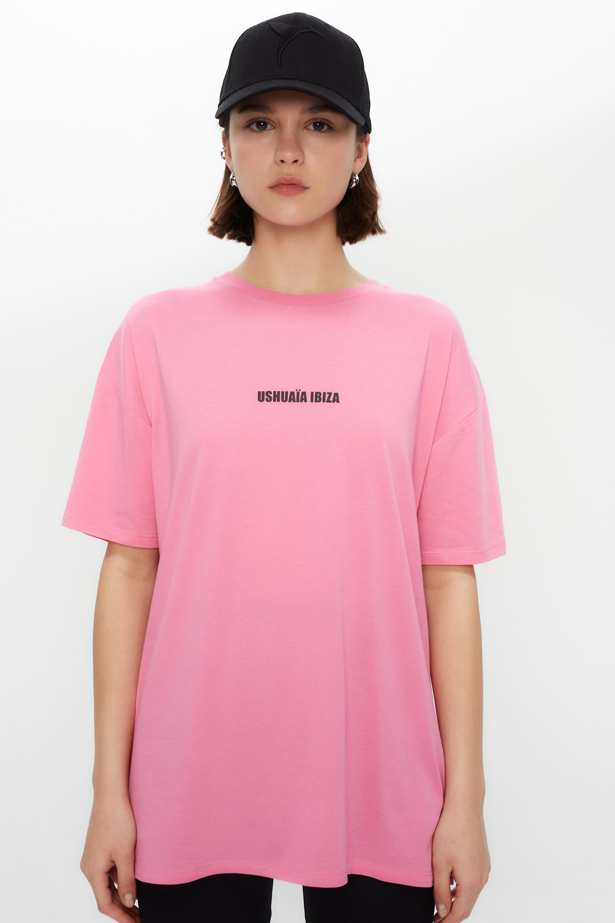 Bold pink oversized T-shirt with graphic print for a playful Ibiza vibe. Perfect for summer streetwear lovers. Shop now!