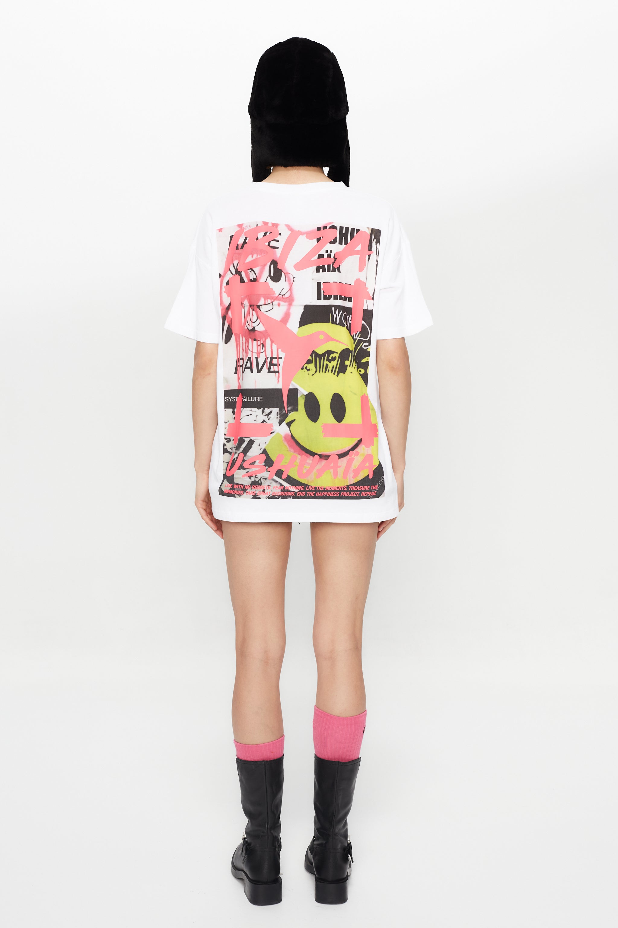 Oversized T-shirt with bold graphic print for a vibrant Ibiza look. Perfect for summer festivals & streetwear vibes. Shop now!