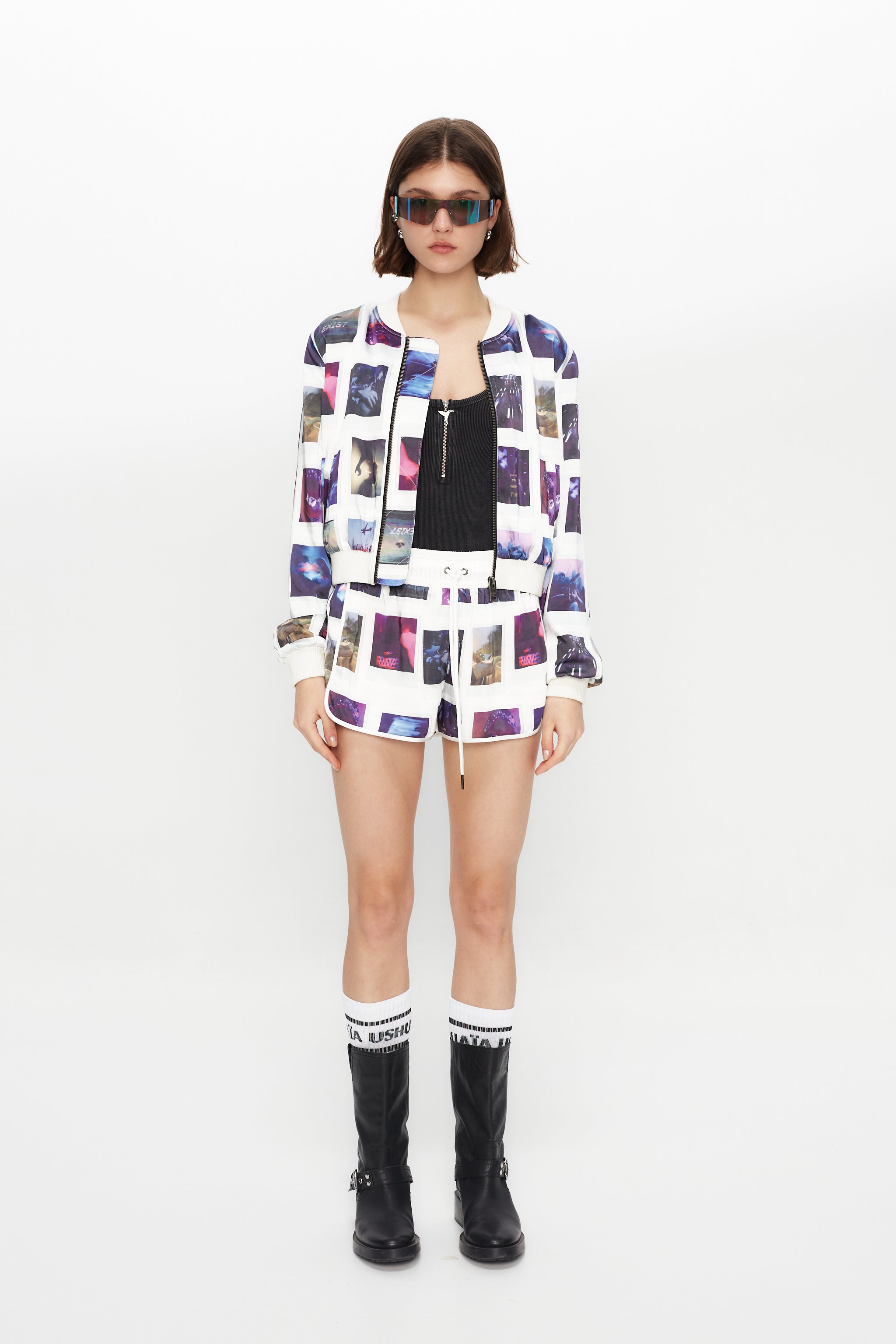 Printed surf-style shorts made of satin fabric. Adjustable waist with drawstring. Decorative flap pocket detail with embroidery on the back.
 