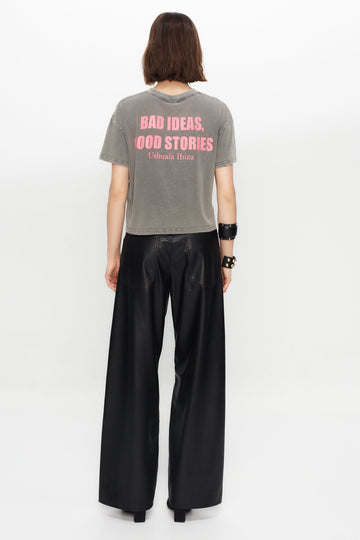 Cropped acid-wash T-shirt with bold front & back print. Perfect for Ibiza streetwear and summer vibes. Shop the look now
