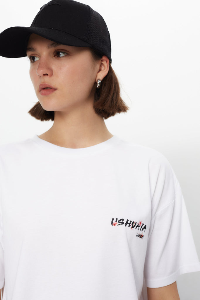 Oversized white T-shirt with bold Ibiza print front & back. Perfect for summer streetwear vibes. Shop the look now!