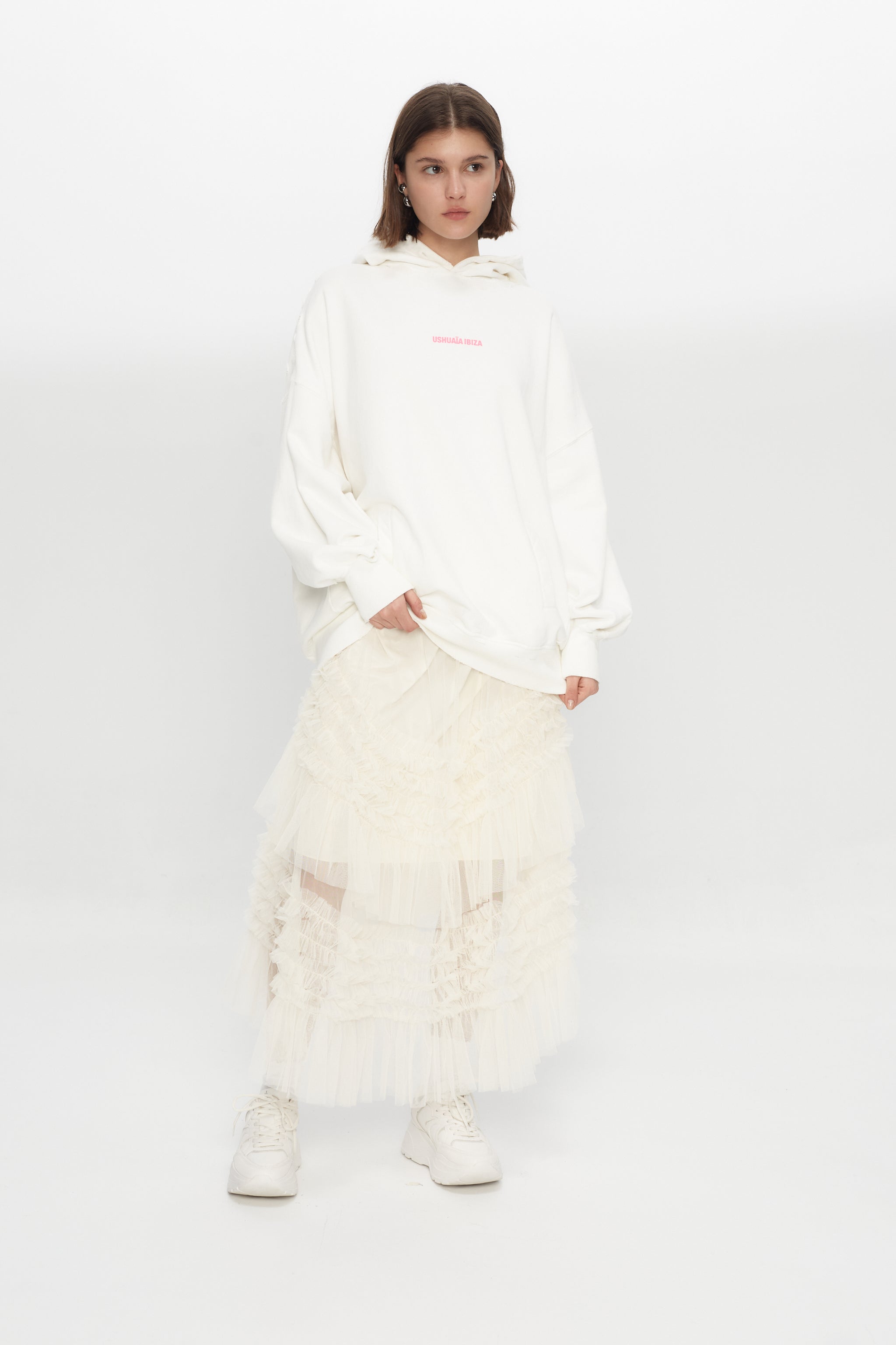 Oversized sweatshirt with hood and long sleeves, washed with a peach-effect finish. Features contrast print on the front and back, front welt pockets, and frayed, scuffed cuffs and seams.