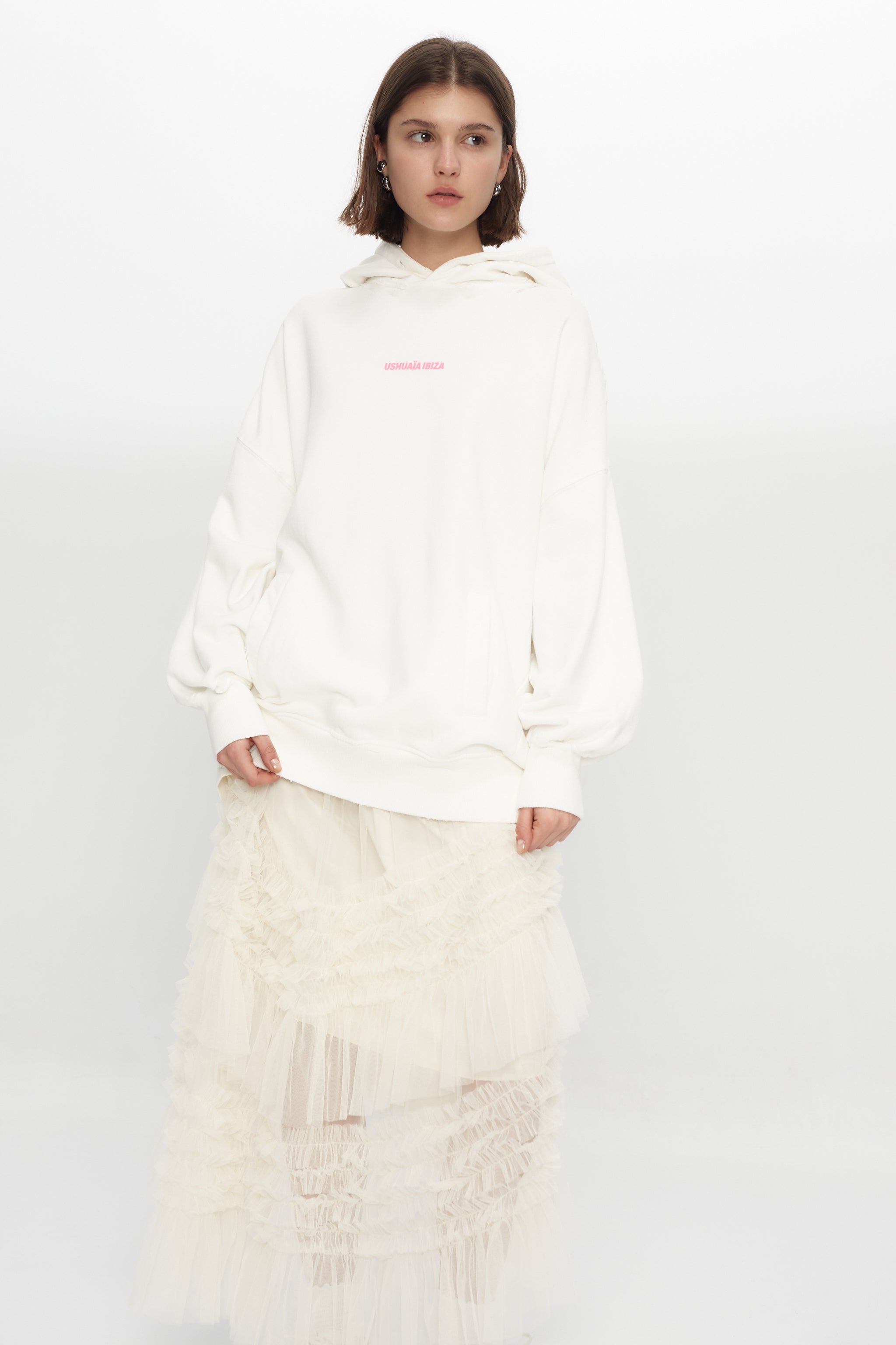 Oversized sweatshirt with hood and long sleeves, washed with a peach-effect finish. Features contrast print on the front and back, front welt pockets, and frayed, scuffed cuffs and seams.